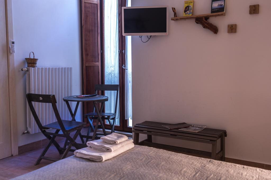4 Camere A Trani Δωμάτιο φωτογραφία