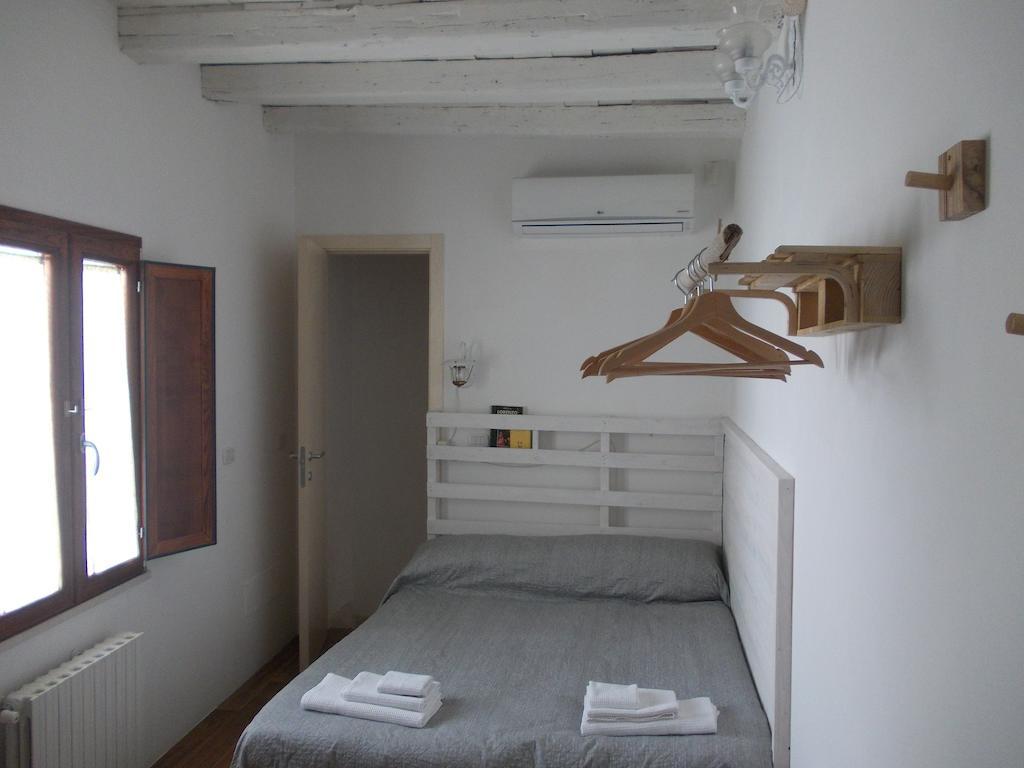 4 Camere A Trani Δωμάτιο φωτογραφία