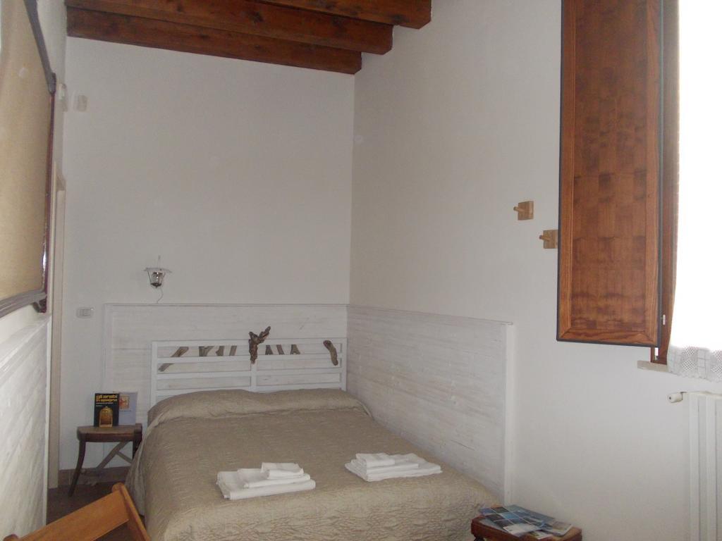 4 Camere A Trani Δωμάτιο φωτογραφία